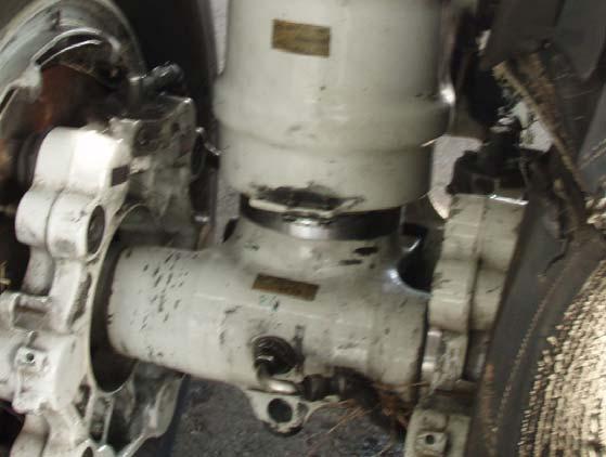 4 Nose landing gear: broken wheel hub (Figure 8) The right