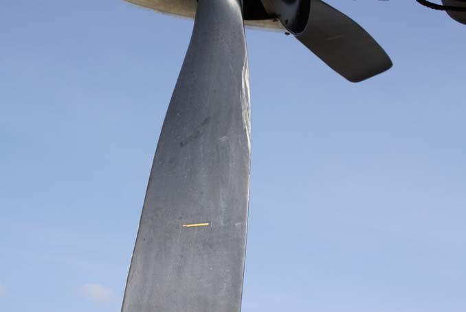 Figure 5: Left propeller blade scratched 1.