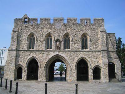 Copyright by GPSmyCity.com - Page 5 - A) Bargate Monument (must see) The Bargate is a building in the city centre of Southampton.