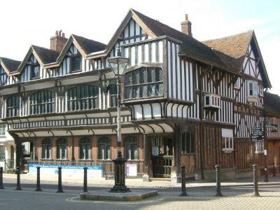 restored late 13th-century building in Southampton. Built in about 1290 by John Fortin, a prosperous merchant, the house survived many centuries of domestic and commercial use largely intact.