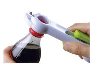 The jar opener automatically adapts, sizes the jar and lid and then twists the lid off.