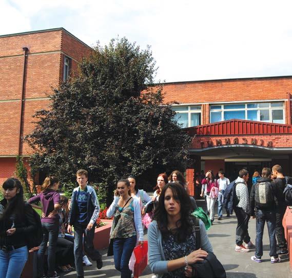 Гимназија данас Grammar School Today Почетком 90-их година XX вијека дошло је до грађанског рата и распада социјалистичке Југославије.