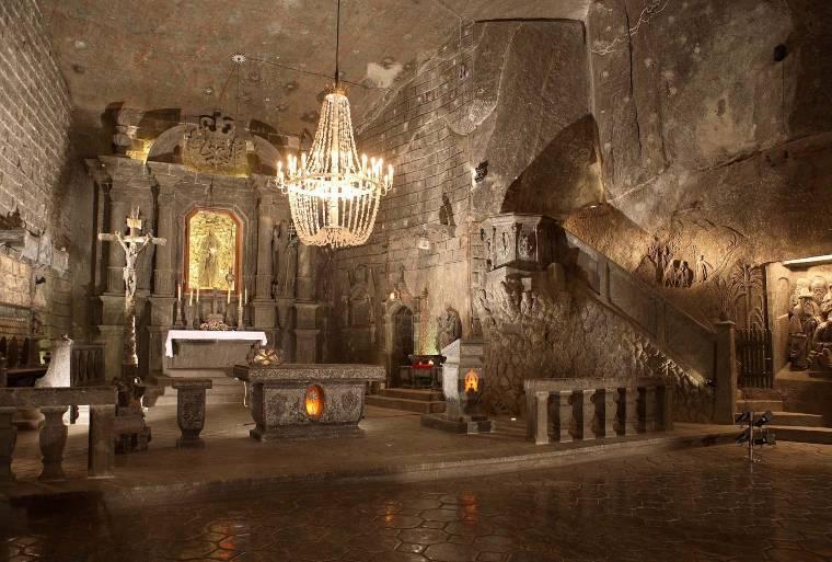 Day 3: KRAKOW, lunch Today you will visit the Wieliczka Salt Mine (UNESCO World Heritage Site) - one of the wonders of Poland. Wieliczka is the oldest European salt mine, situated 13km from Krakow.