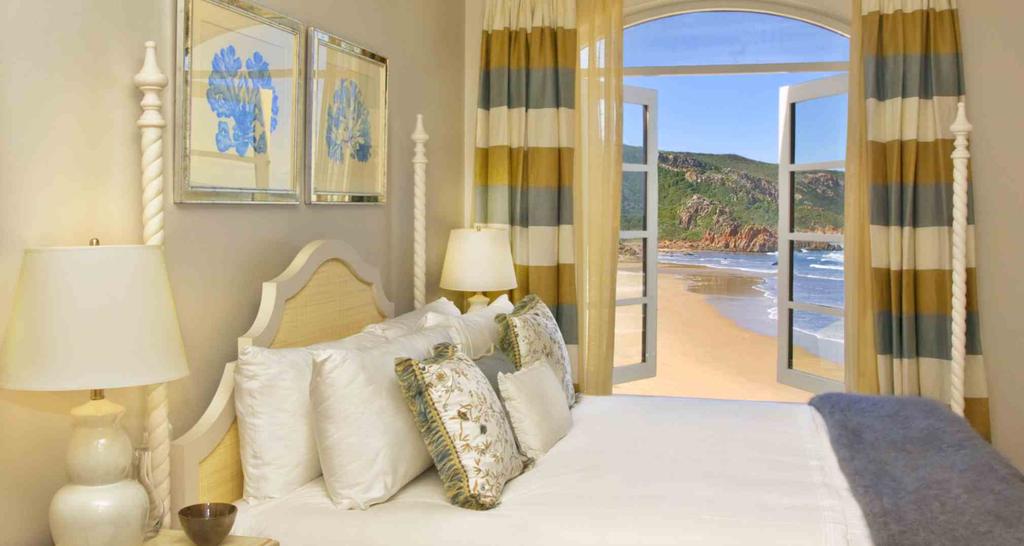 Situated adjacent to Pezula Castle, the Beach Castle is arguably the most romantic suite in the world.