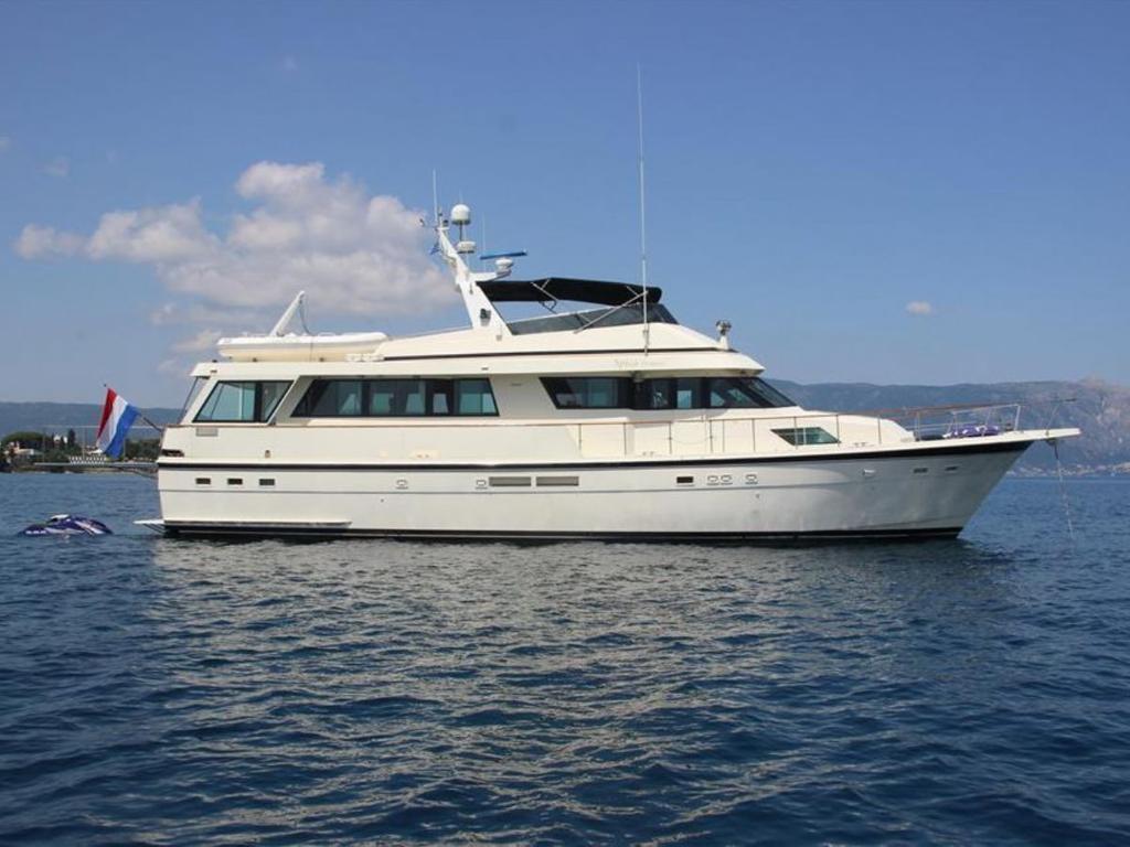 042 Litres Accommodation: 10 berths in 5 cabins Water: 946 Litres Designer: Builder Engines: 2 x 870hp