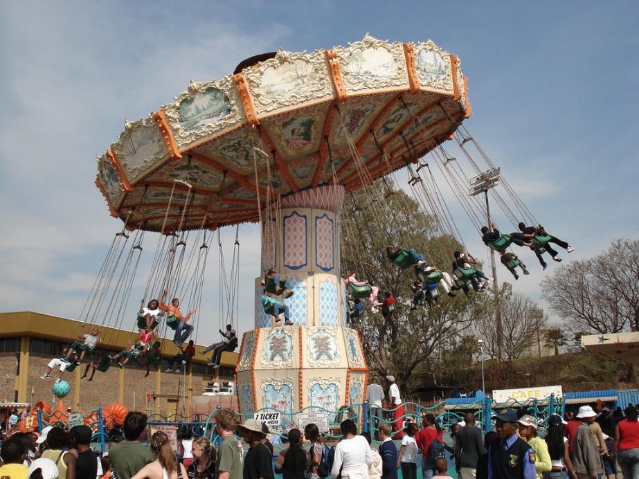 Once the ride achieves its full height and commences its rotations, the rotating carriage must tilt to add extra excitement for the riders.