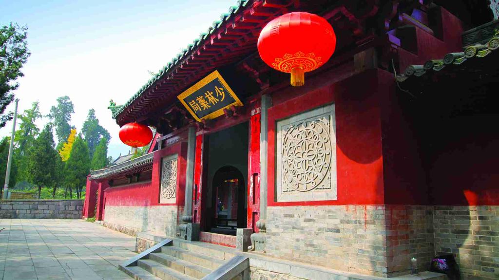 Accompanied by an experienced guide, you will discover China s imperial treasures, such as the ancient city of Luoyang, the UNESCO-listed Longmen grottoes, and the Shaolin