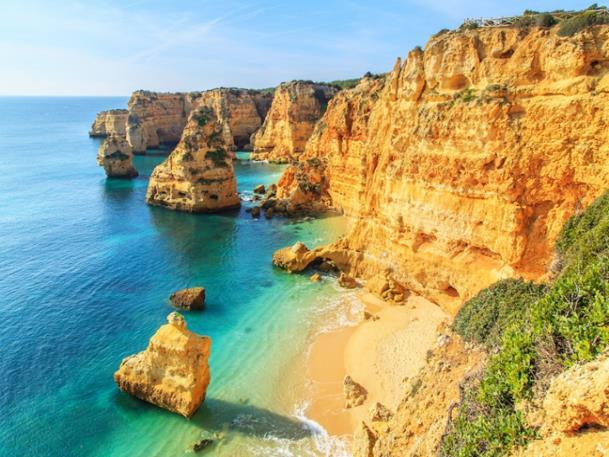 HNA Travels PRESENTS PORTUGAL February 10 th to March 1 st, 2019 Portugal s Algarve Province, with its magnetic Moorish appeal has become a Mecca for snowbirds trying to escape the harsh reality of