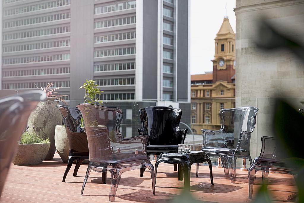 Grand Mercure Auckland 8 Customs Street East, Auckland, New Zealand Phone: +64 9 377 8920 Email: h1721-sb3@accor.