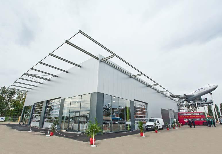 1,200 m 2 floor area without pillars, separable into 480 or 720 m 2 Air-conditioned with