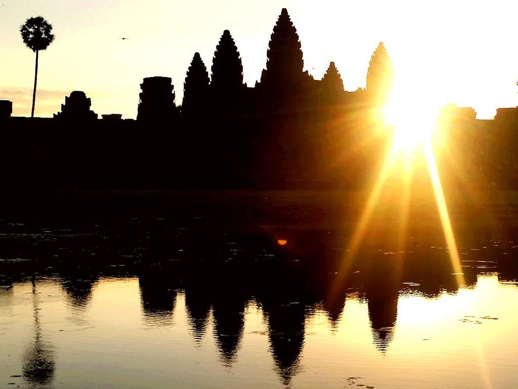 From Choeung Ek Killing Fields in Phnom Penh to the mighty temples of Angkor, Social Cycles will
