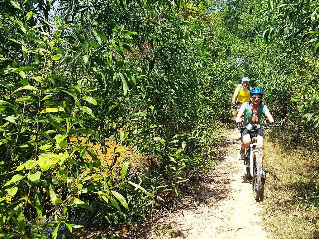 07:00-12:00 Our cycling day takes us south of Phnom Penh to Chisaur Mountain Temple