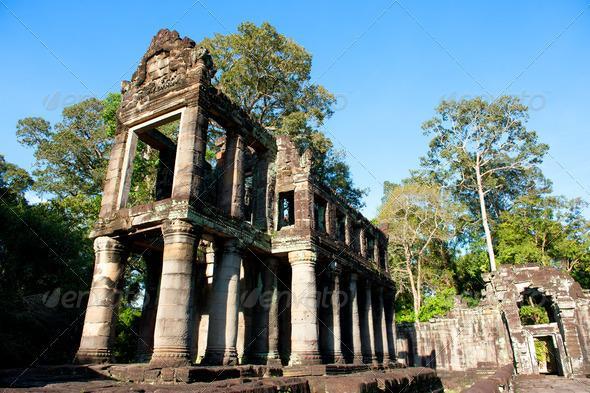 Ruins of both Dvaravati and Khmer temples
