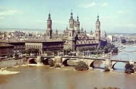 My City: Zaragoza By Manuel Higueras Sánchez I live in Zaragoza. Zaragoza has got many interesting place sto visit.