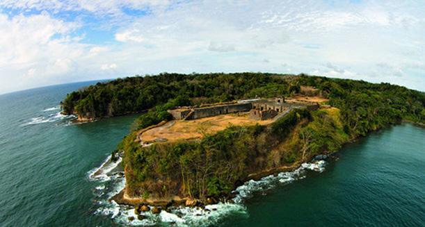 San Lorenzo Fort Set on a cliff overlooking the river mouth of Chagres, this fortress was constructed between 1598 and 1601 for the main purpose of protecting the Spanish ships which exited the
