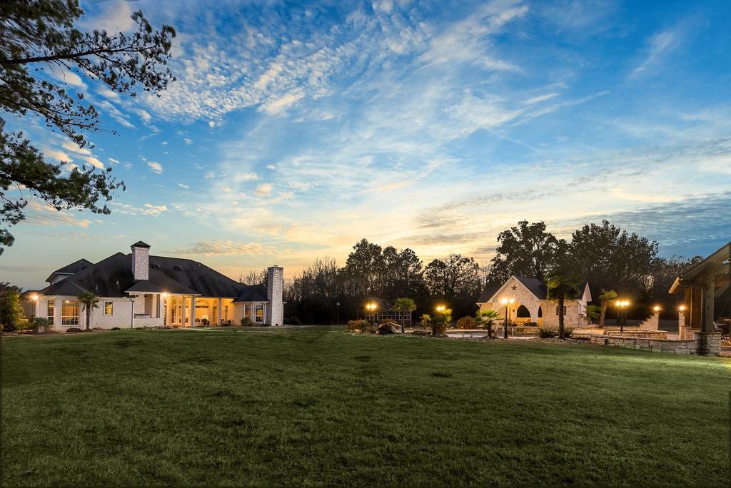 Location: Consisting of 380 +/- acres, this private executive retreat leaves no stone unturned in the owner s pursuit of excellence in both quality construction and included amenities.