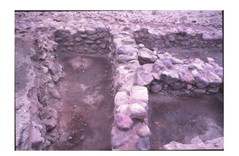 ReCeNT discoveries IN NUMeYRA east of The dead SeA 147 shifting of Wadi Numeyra to the north was the discovery of an EB I period walled town just north-east of Numeyra, called Ras en- Numeyra.