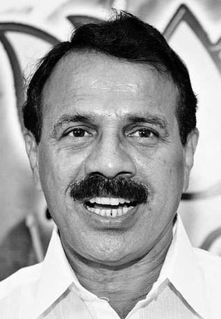 Page6 Chief Minister D.V. Sadananda Gowda on Friday declared that the State Government would develop Hoskote as a satellite town to decongest Bangalore.