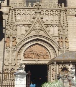 Štapna vrata - Puerta de Palos i primjer šiljastog luka [2, 12] Vrata od Zvonaca - Puerta de Campanillas Dobila su