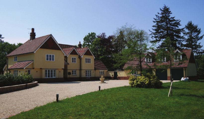 CASE STUDY A COUNTRY SAGA When they finally moved into their grand timber-framed home in the heart of the Hampshire countryside, it was the end of a long road for the Curnow-Fords.