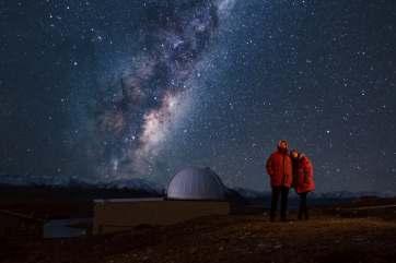 AT NIGHT VISIT TEKAPO SPRINGS AND EXPERIENCE STARGAZING IN A UNIQUE WAY WITH YOU RELAXING IN TEKAPO SPRING S HOT POOL AND