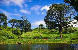 LATER CONTINUE TO HOBBITON MOVIE SET TO EXPERIENCE STUNNING ROLLING HILLS AND THE LUSH PASTURES OF THE SHIRE