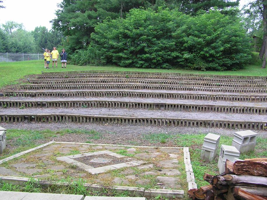 Amphitheater behind Thomas Hall Both sides of Great