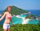 When we arrive we are taken to Bottle Beach (one of our favourite spots in Thailand), a beautiful, secluded bay in the North of Koh Phangan where we can chill out in the sea or on the beach and have