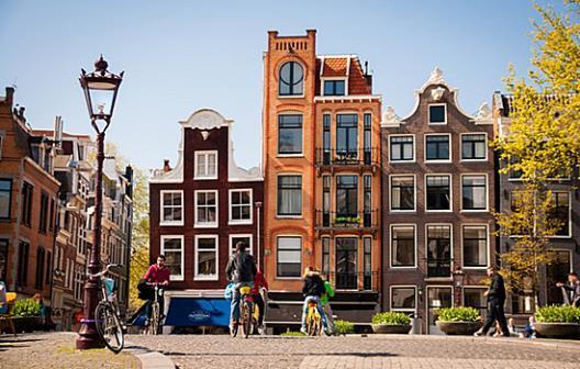 the heart of Amsterdam s historic 9 Streets neighborhood.