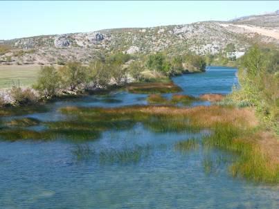 Slika 8: Spodnji bazen ČHE Velebit se imenuje Razovac, na sliki je istoimenska pregrada. Na zgornjem horizontu sta še bazena Štikada in dodatno manjše Opsenica.