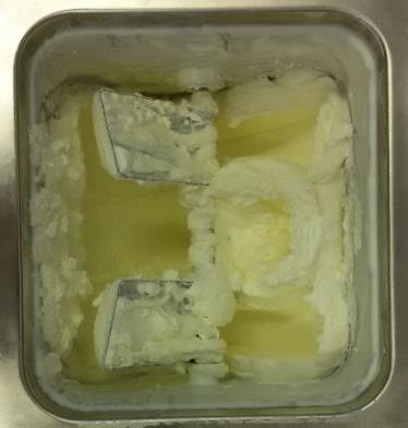 Slika 10 Stvaranje zrna maslaca Nakon što se stvorilo zrno maslaca, stepka se izdvaja te se u