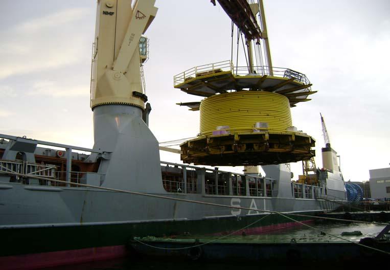 Loading out Dynamic Umbilical onboard