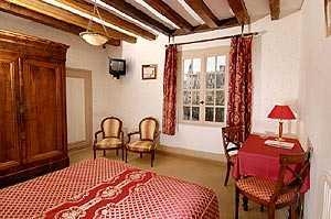 of Saumur, the Hôtel de Londres has 25 charming and comfortable rooms in