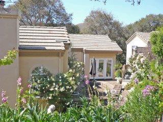represent the best of Carmel Valley life. Offering 3 Bd.