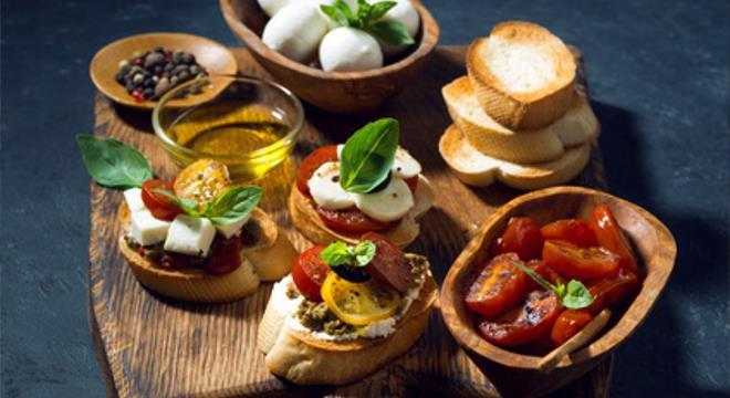 9 10 ROME FOOD TOUR Discover the magic of Rome and its fine culinary heritage through this highly engaging food tour where you will taste the best seasonal delicacies and Italian specialties.