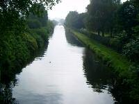 Signing would be needed on Ryefield. Image 3: Wayside running parallel to the Shroppie towpath.