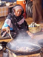 Sudanese foods The Sudanese eat a wide variety of stews, often served with bread or porridge. Further South, fish dishes are popular. And.. they eat a lot of sugar!