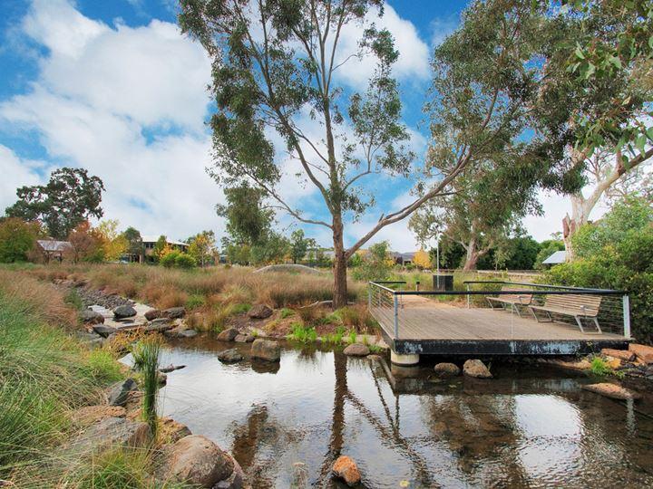 Executive Summary Mernda on the Park Estate is located 25 kilometers on the northern outskirts of Melbourne s metropolitan district within the booming township of Mernda.