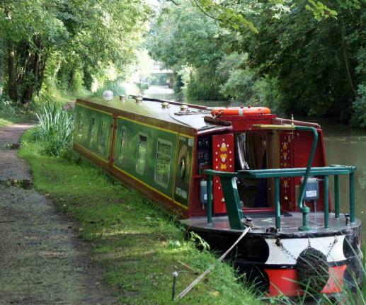 NARROWBOAT BARGING IN ENGLAND 2014 UK CANAL BOATS AND WATERWAY HOLIDAYS Stratford-upon-Avon and the Midlands, Llangollen Canal in Wales, Bath and most major canal rings Our traditional narrowboat
