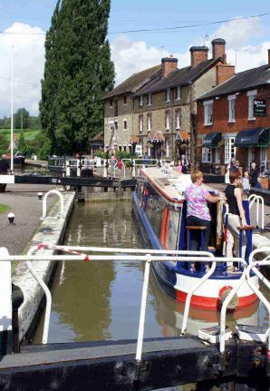 With carefully selected bases, a range of cruising routes and a substantial fleet of fully equipped, carefully crafted high quality narrowboats or longboats - that are independently inspected each