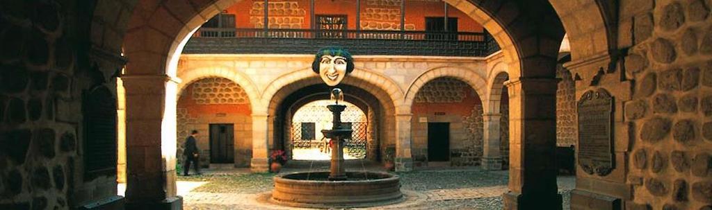 You will also visit the Santa Teresa Convent and the most important colonial streets of the city. Lunch will be served at local restaurant.