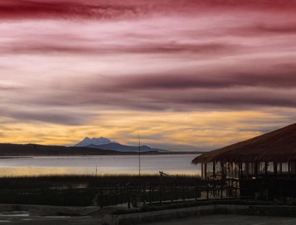 There are two restaurants; Sumaj Untavi, with nightly folkloric shows, and La Choza Nautica, where you can watch the sunset over Lake Titicaca.