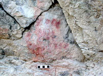 numerous niches and caves, all of which are appropriate settings for rock art and some of which were used for pictographs.