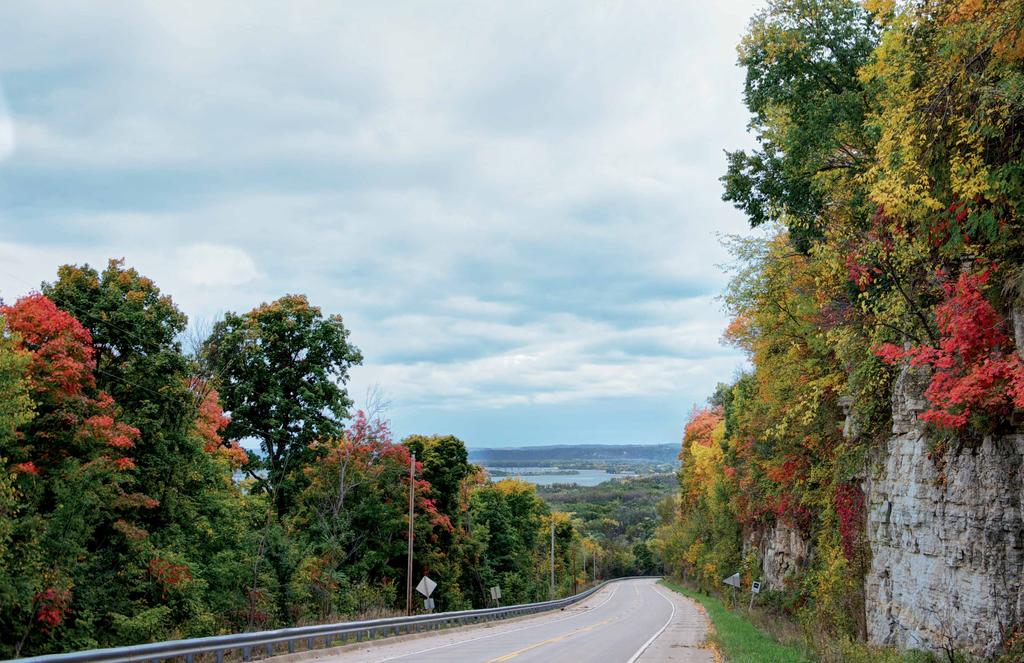 Touring Iowa s GREAT RIVER ROAD Join us for a fall road trip down the picturesque East Coast of Iowa.