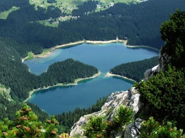 NP Durmitor Durmitor, the crown of Montenegrin mountains, embellished with glacial emerald lakes At above 1,500 metres above sea level there are 18 glacial lakes. Local people call them mountain eyes.