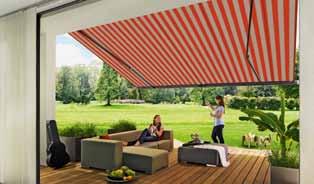 The front profile of the markilux 1600 pavilion 2 is fitted with a hinge mechanism that enables it to be raised into an apex position with ease: a perfect solution that provides flexible shading from