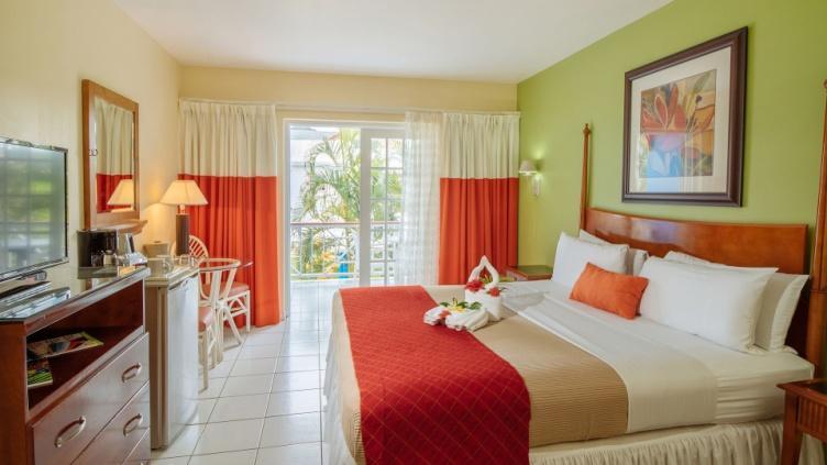 com Type Daily Rates Included Taxes Amenities House (s will offer a Kingsized bed or two Double US$100.