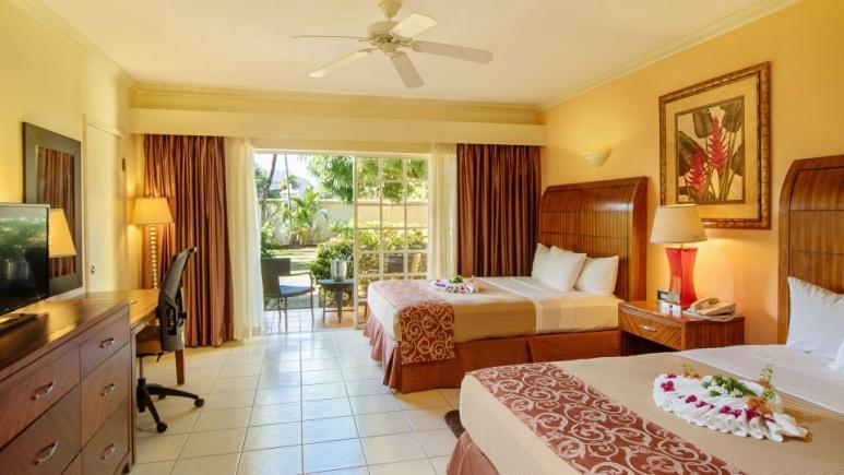 com Type House (s will offer a King-sized bed or two Double Daily Rates Included Taxes Amenities US$100.00 US$165.