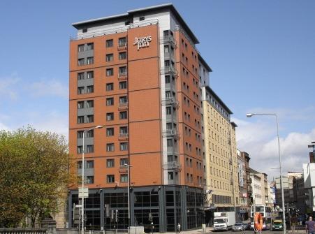 beds) Fully accessible rooms: 7 JURYS INN Located in