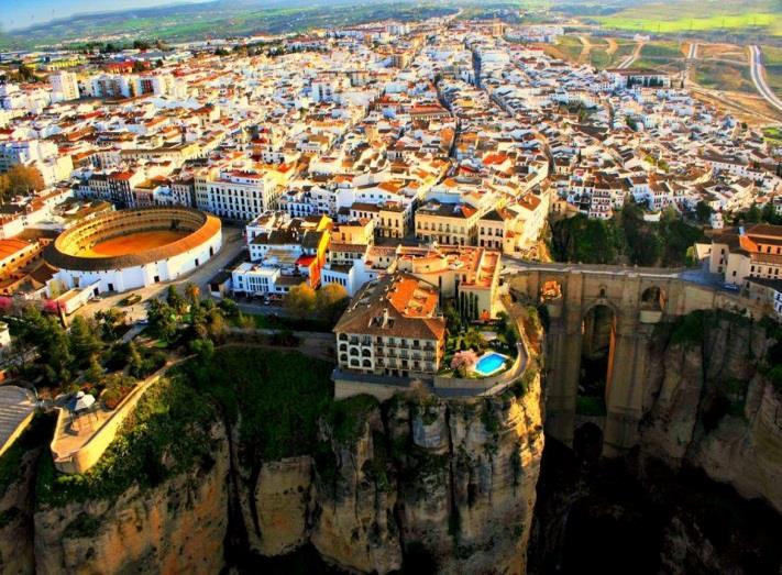 Ronda at that time was just a small settlement, but became a commercial nucleus during the Arabic period, from the 8th century onwards.